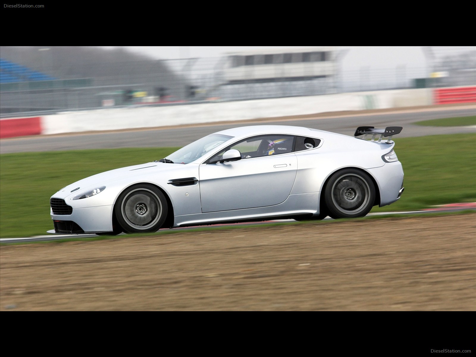 Aston Martin Vantage GT4 2012